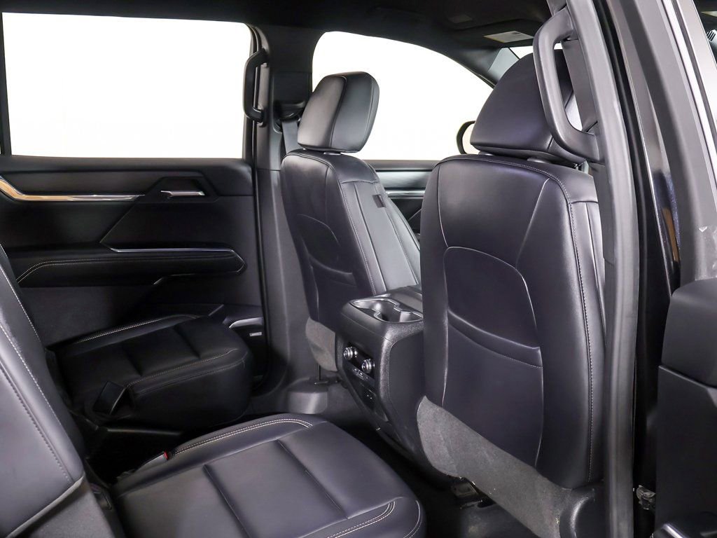 Used 2024 GMC Acadia Elevation image 31