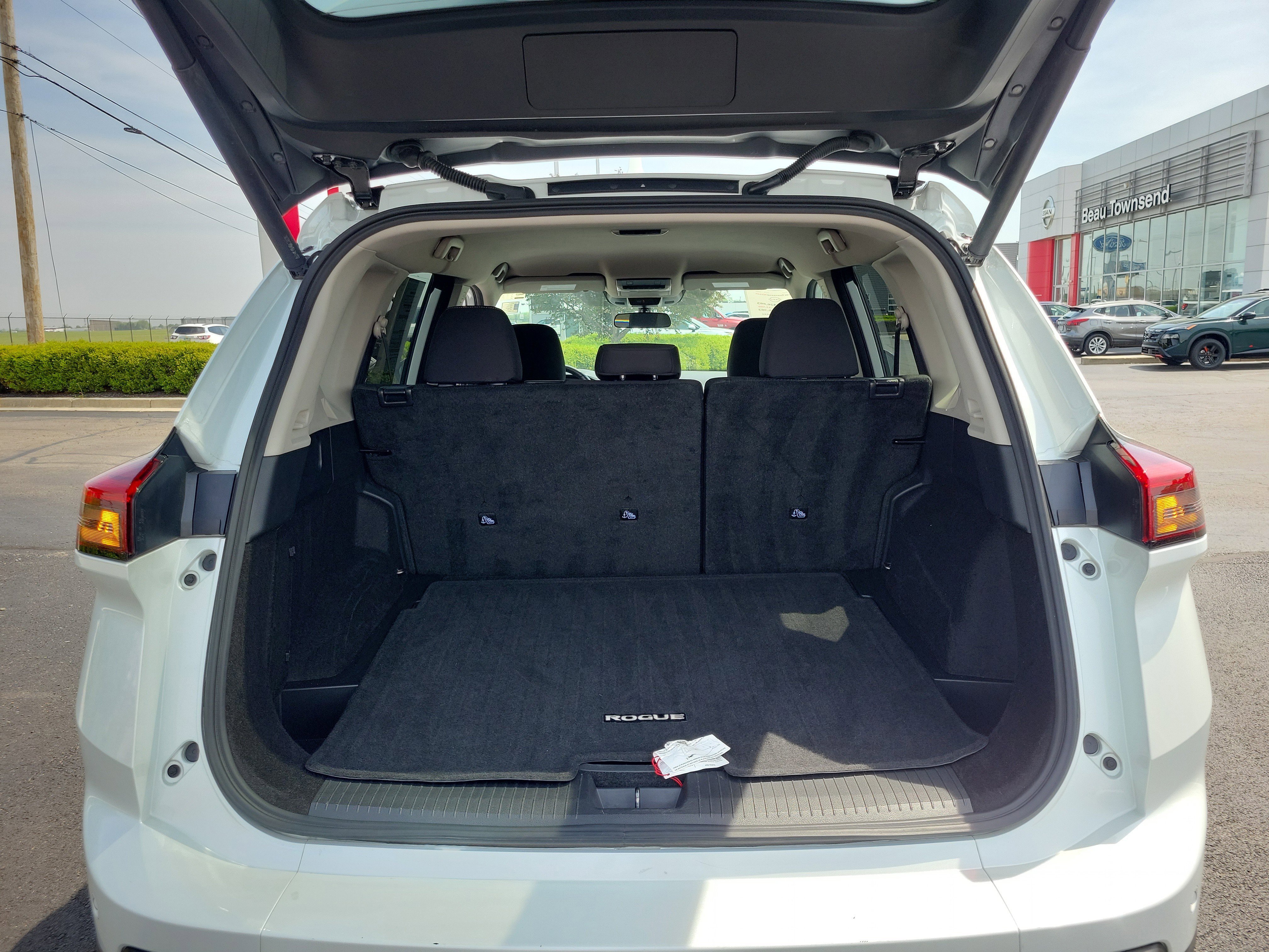 Certified 2025 Nissan Rogue SV AWD/4WD image 8