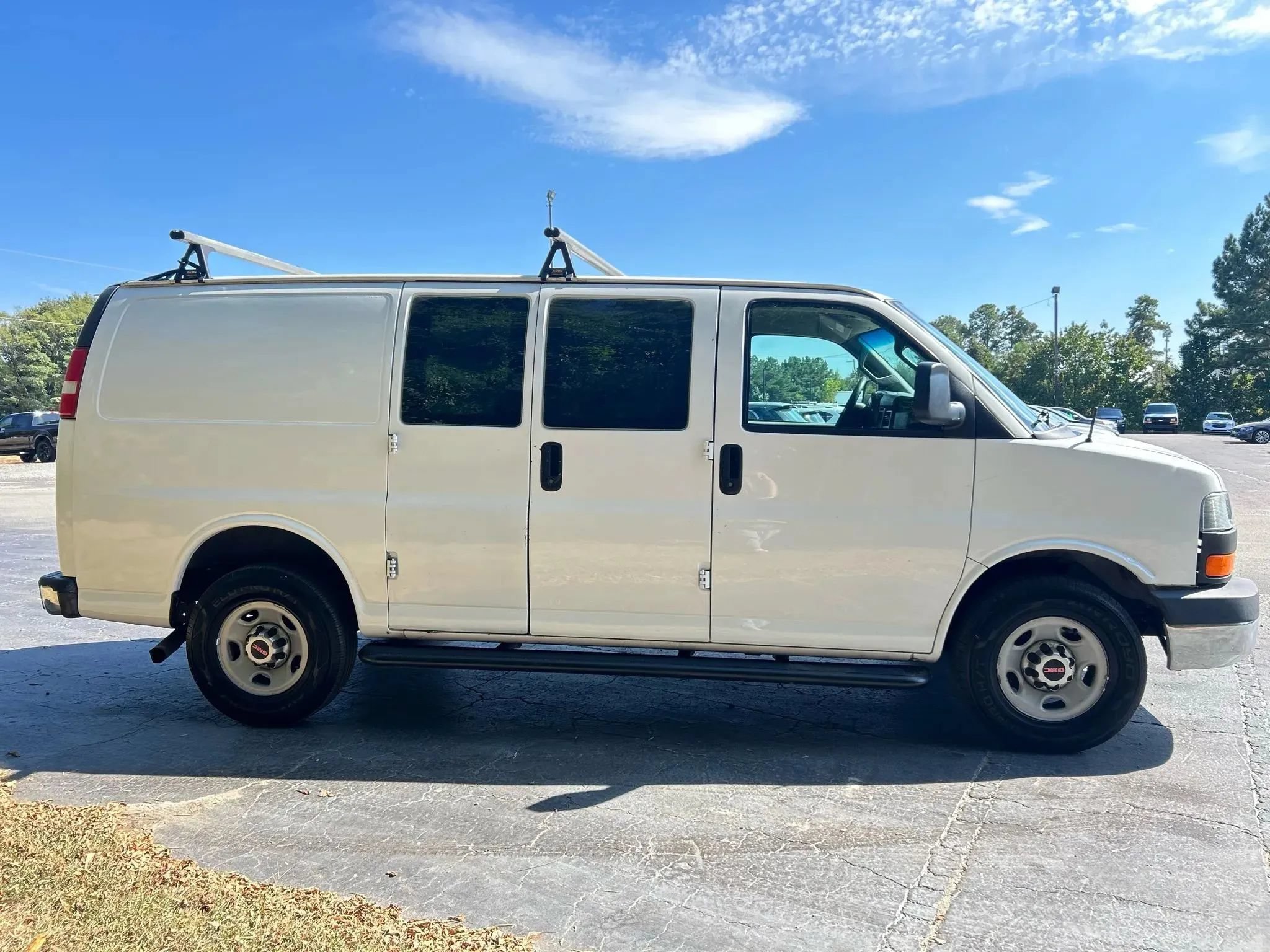 Used 2017 GMC Savana 2500 RWD image 6