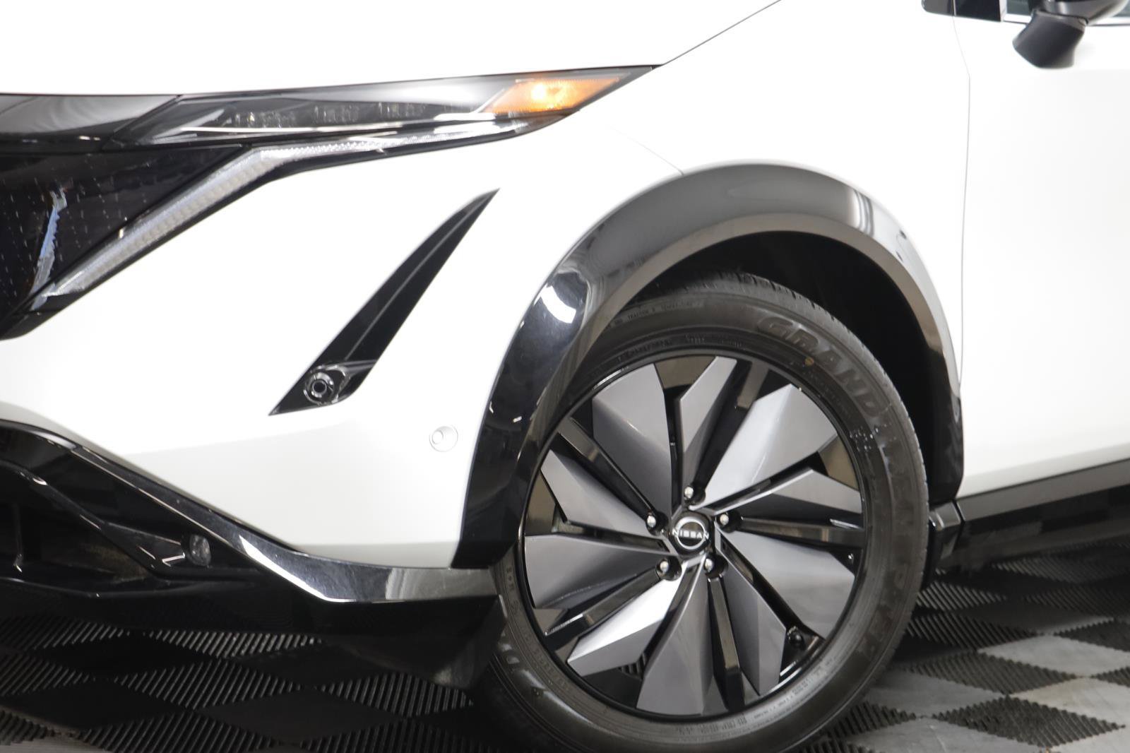 Used 2024 Nissan Ariya AWD image 3