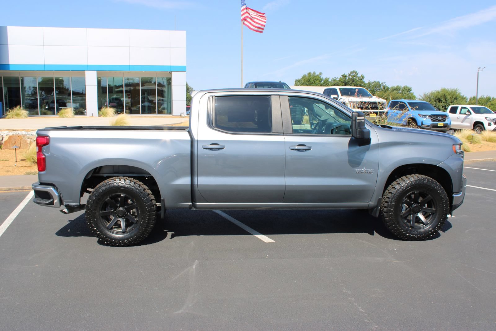 Used 2020 Chevrolet Silverado 1500 LT w/ Texas Edition AWD/4WD image 9