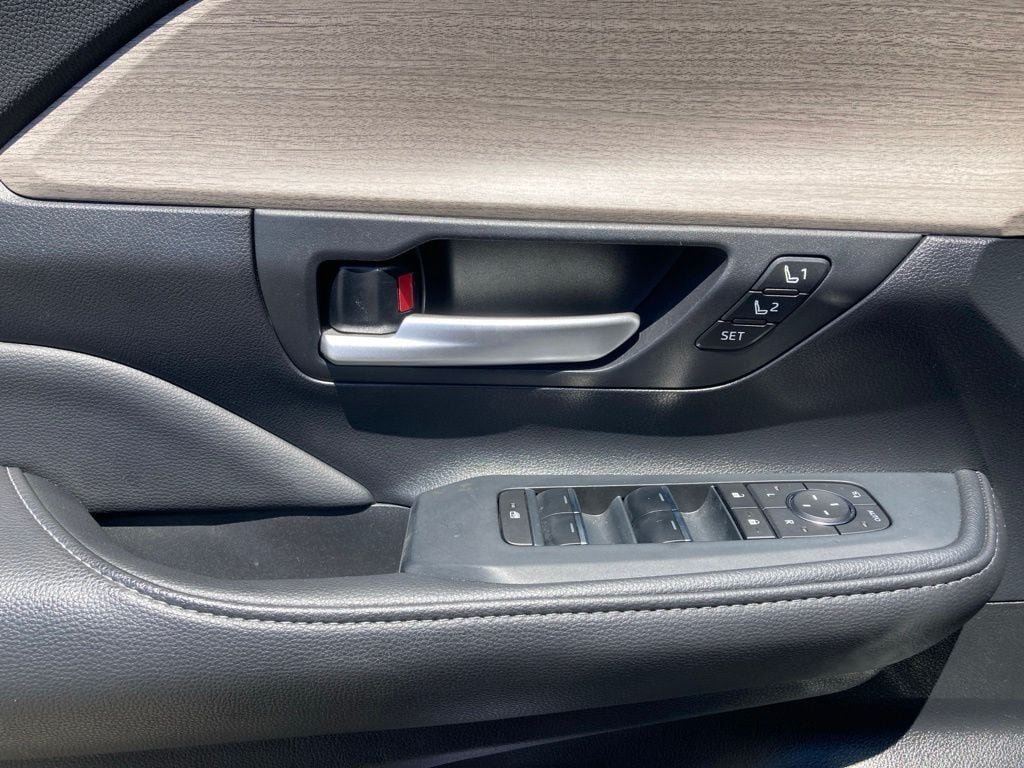 Used 2025 Toyota Grand Highlander AWD Hybrid image 14