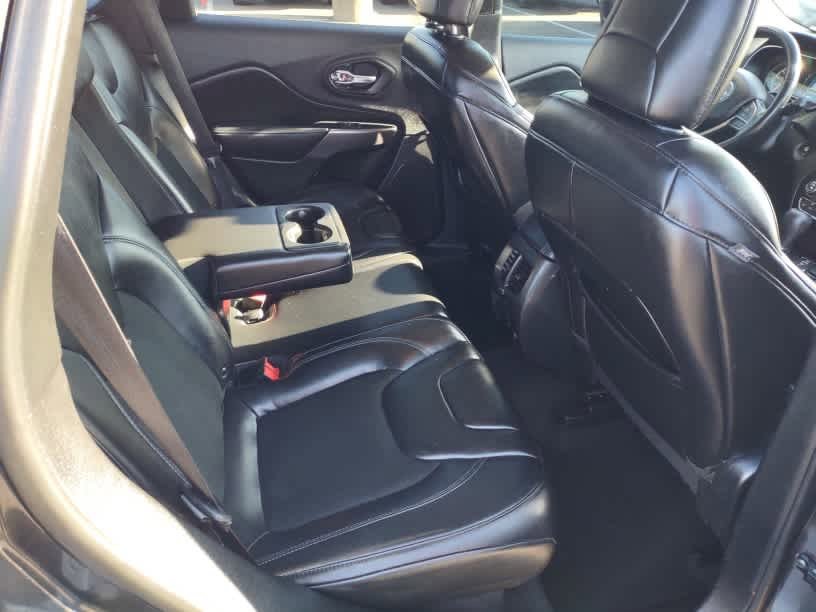 Used 2019 Jeep Cherokee Latitude Plus w/ Comfort/Convenience Group image 5