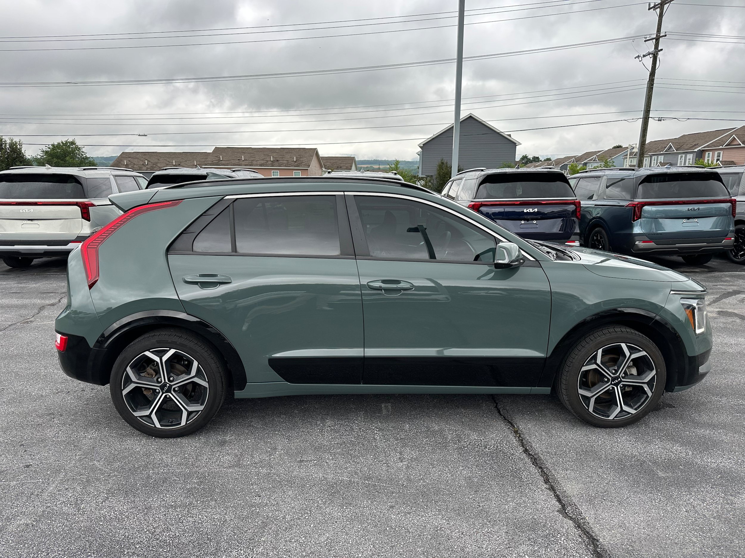 Used 2024 Kia Niro EX Touring FWD image 4