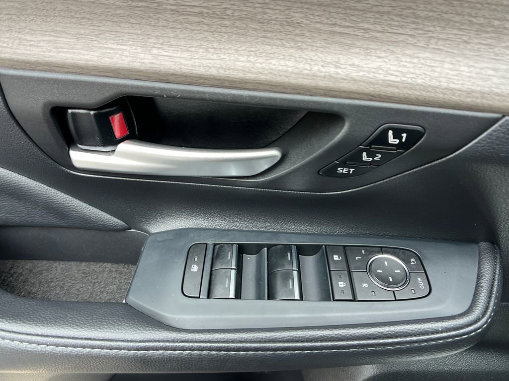 Used 2025 Toyota Grand Highlander AWD image 12