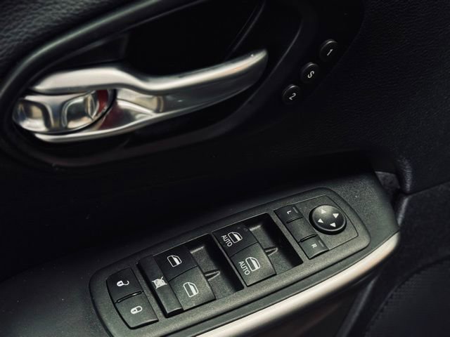 Used 2022 Jeep Cherokee Limited image 14