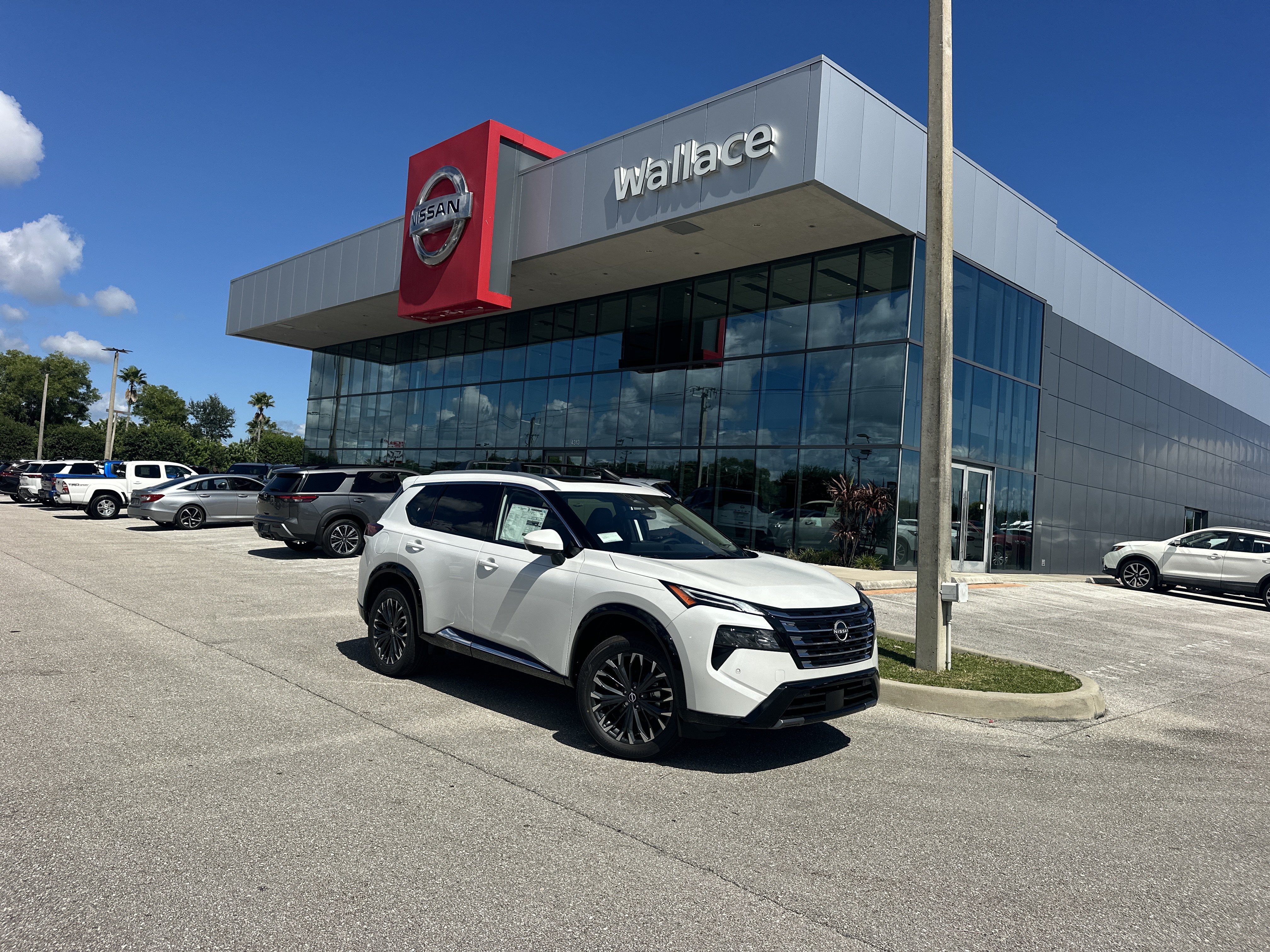 New 2026 Nissan Rogue Platinum AWD/4WD image 1