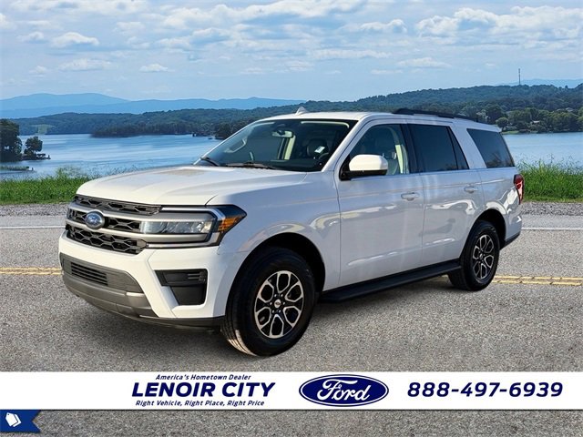 Used 2024 Ford Expedition XLT image 3