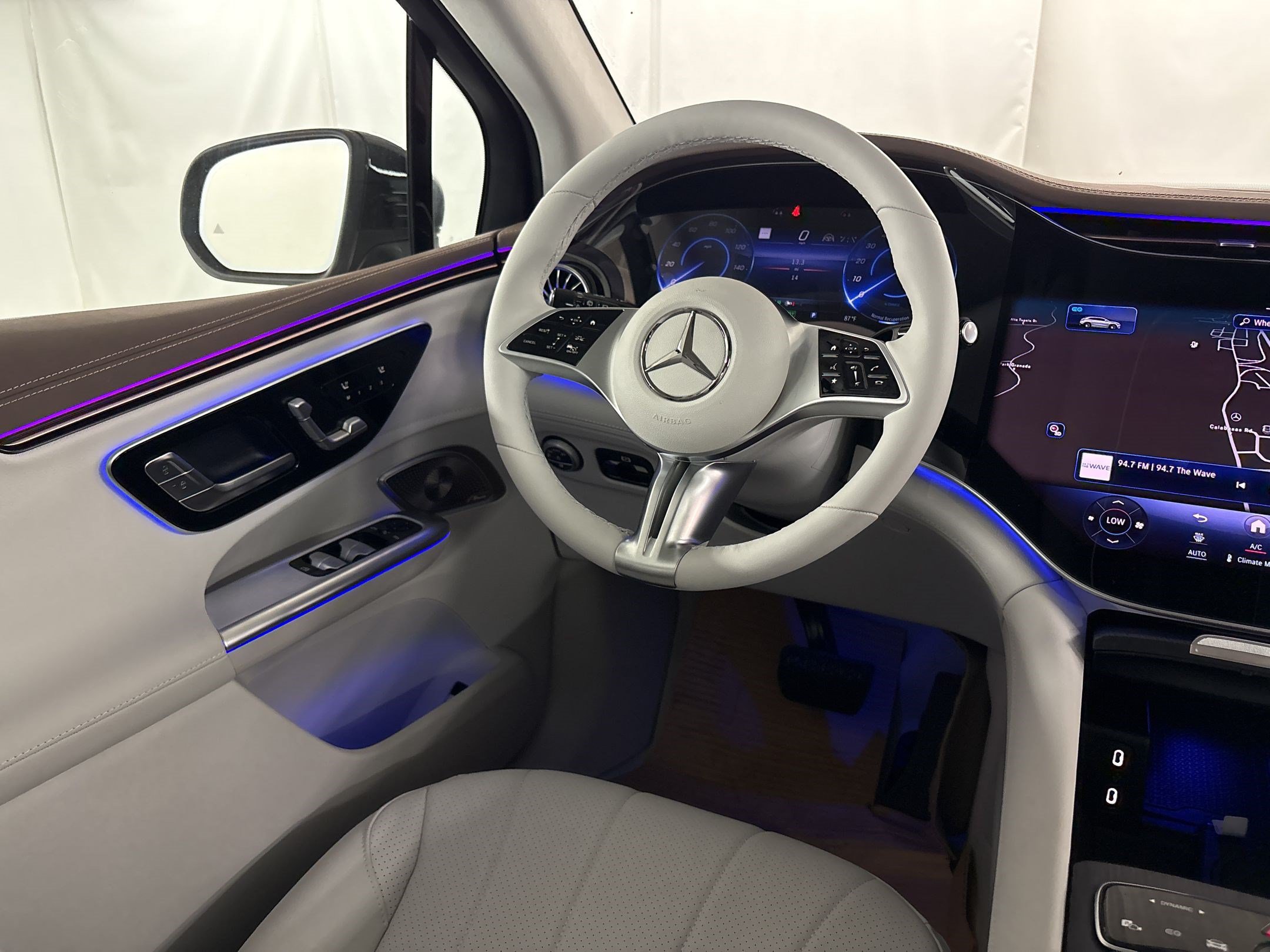 New 2026 Mercedes-Benz EQE 320 4MATIC SUV image 27