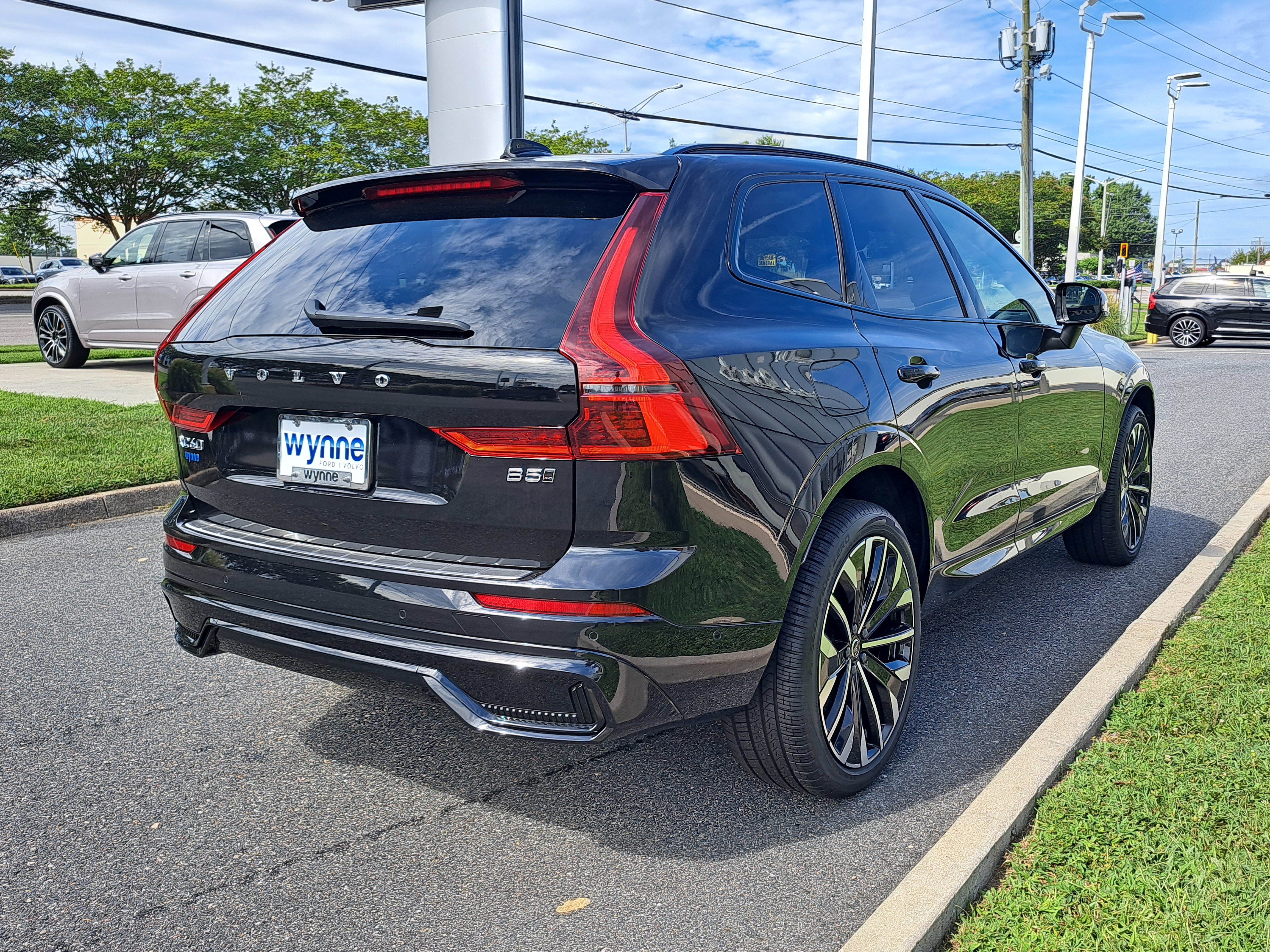 New 2026 Volvo XC60 B5 Ultra w/ Protection Package Premier image 3