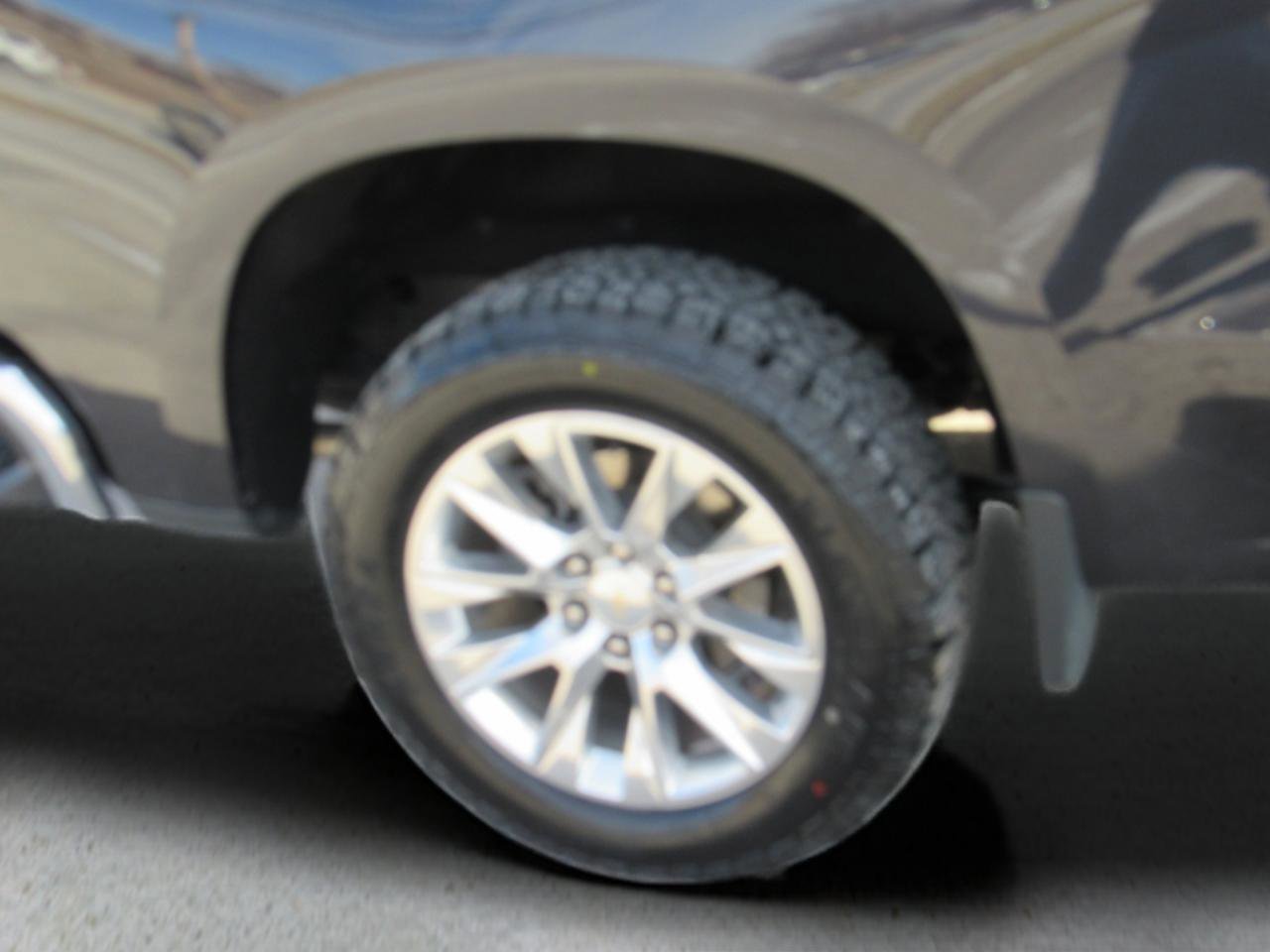 Used 2022 Chevrolet Silverado 1500 LTZ w/ LTZ Premium Package AWD/4WD image 7