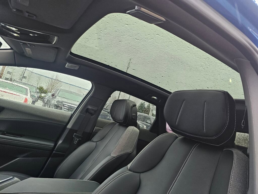 New 2026 Cadillac Optiq Luxury 1 image 27