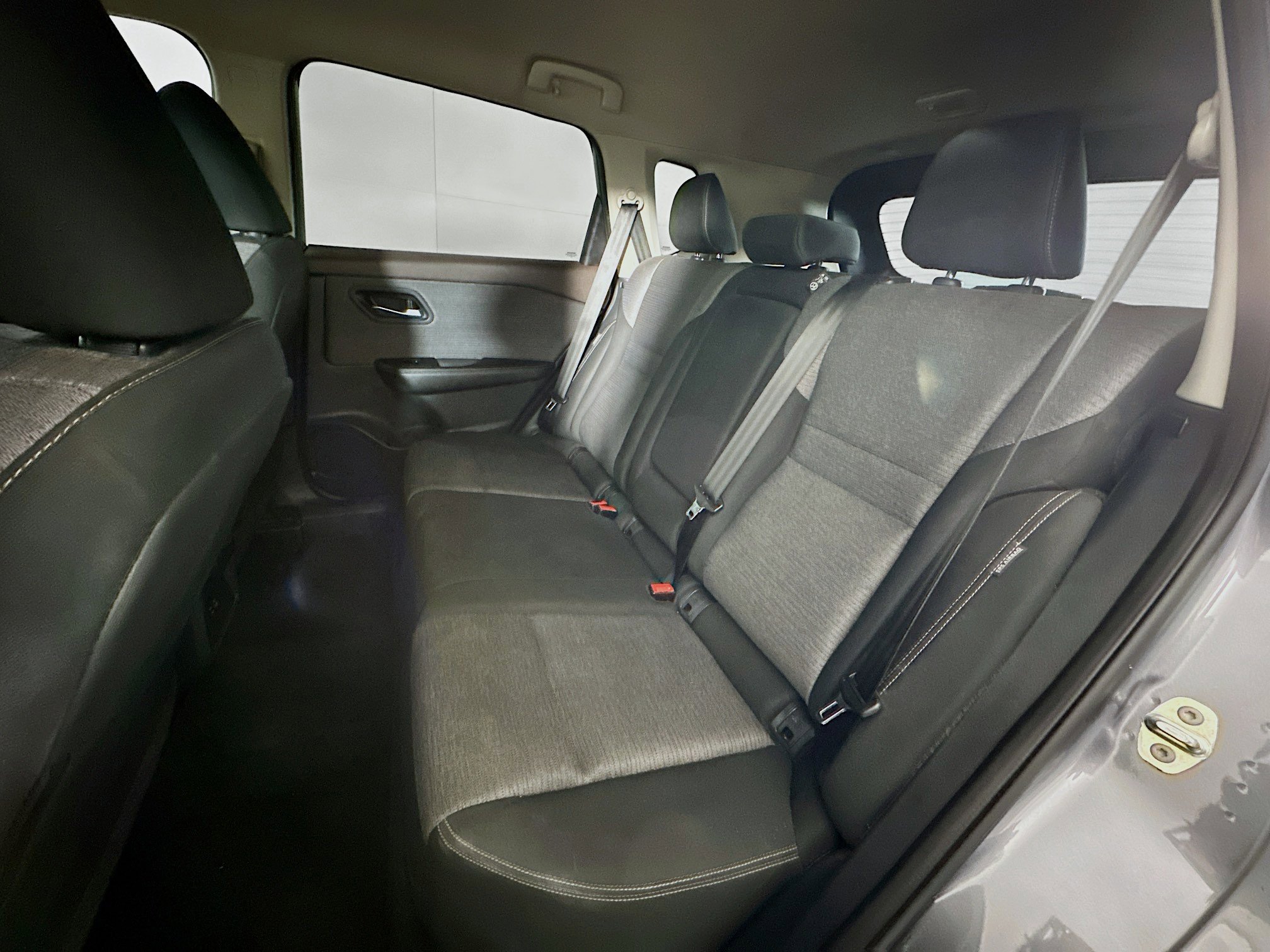 Used 2023 Nissan Rogue SV image 27