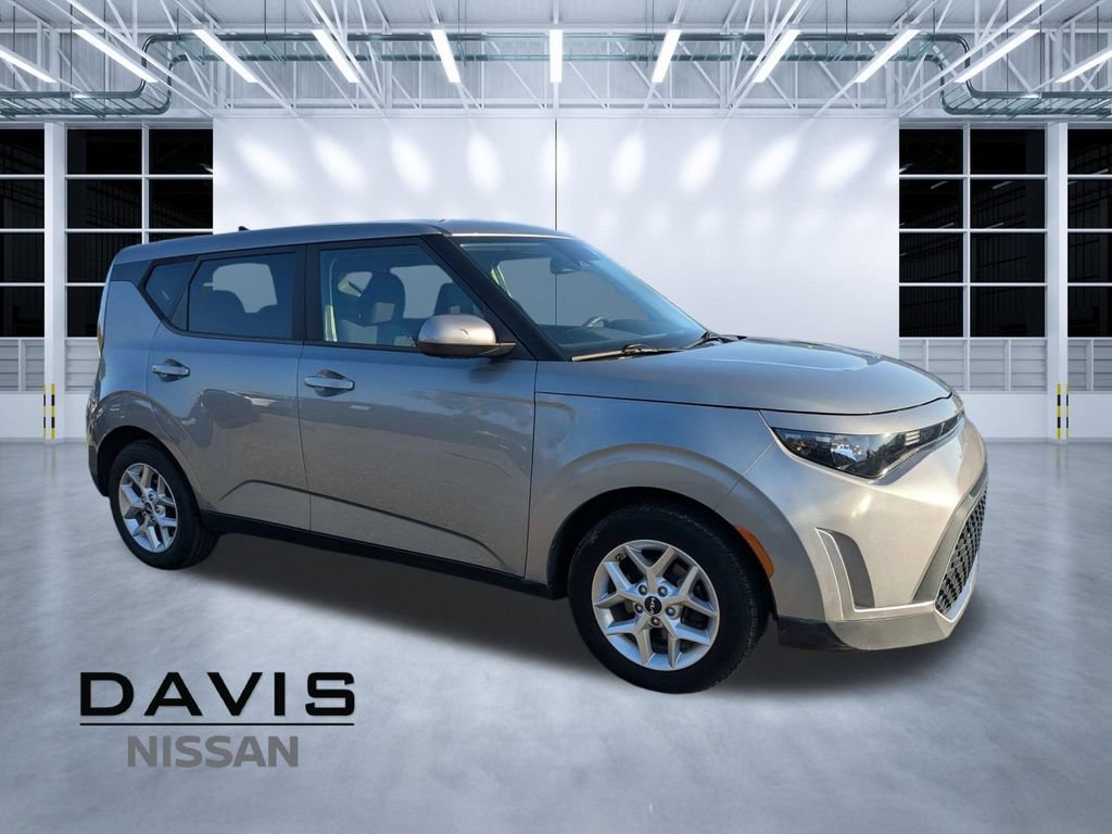 Used 2023 Kia Soul LX w/ Option Group 015 FWD image 1