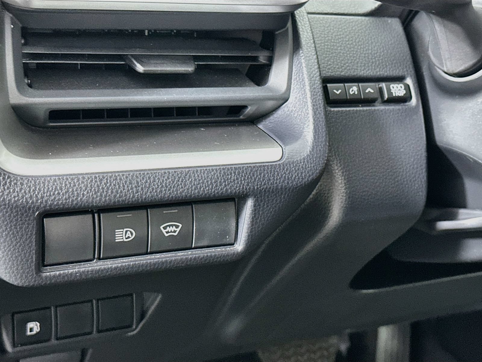 Certified 2025 Toyota Prius LE AWD/4WD image 10