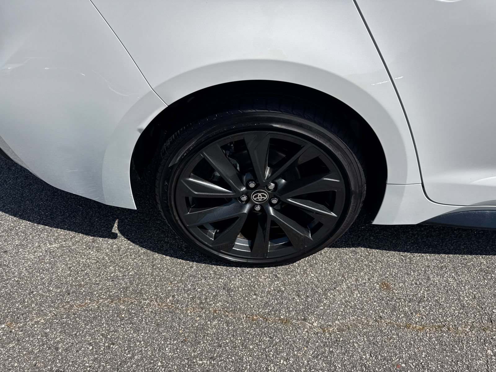 Used 2025 Toyota Corolla SE w/ Convenience Package FWD image 17