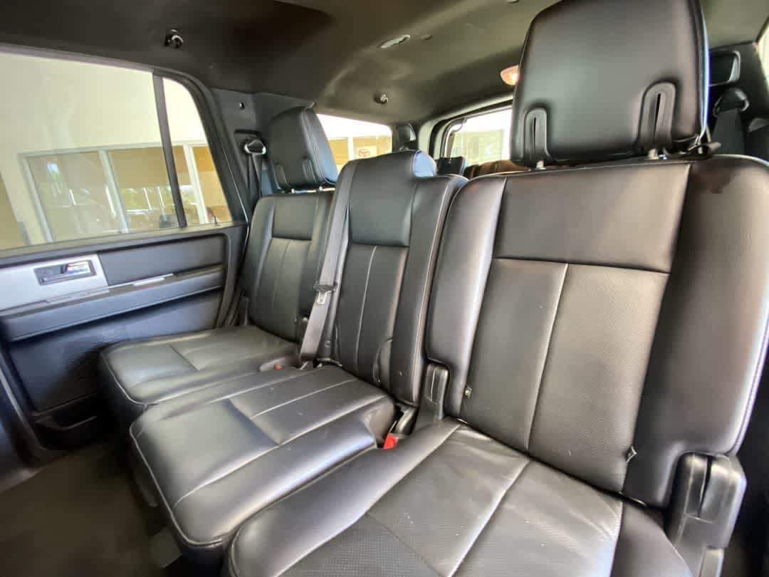 Used 2017 Ford Expedition XLT w/ Equipment Group 202A AWD/4WD image 26
