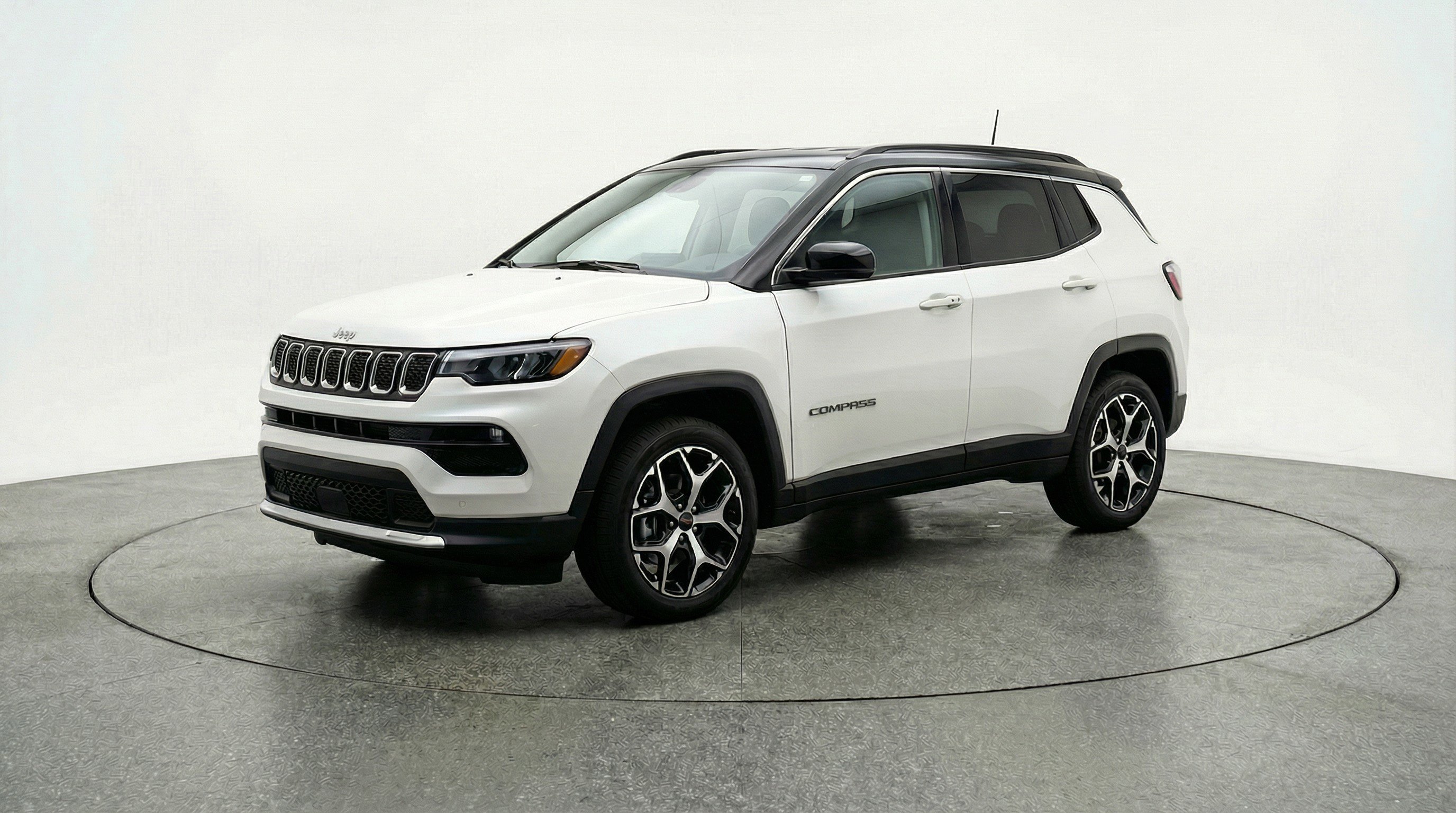 Used 2025 Jeep Compass Limited image 3