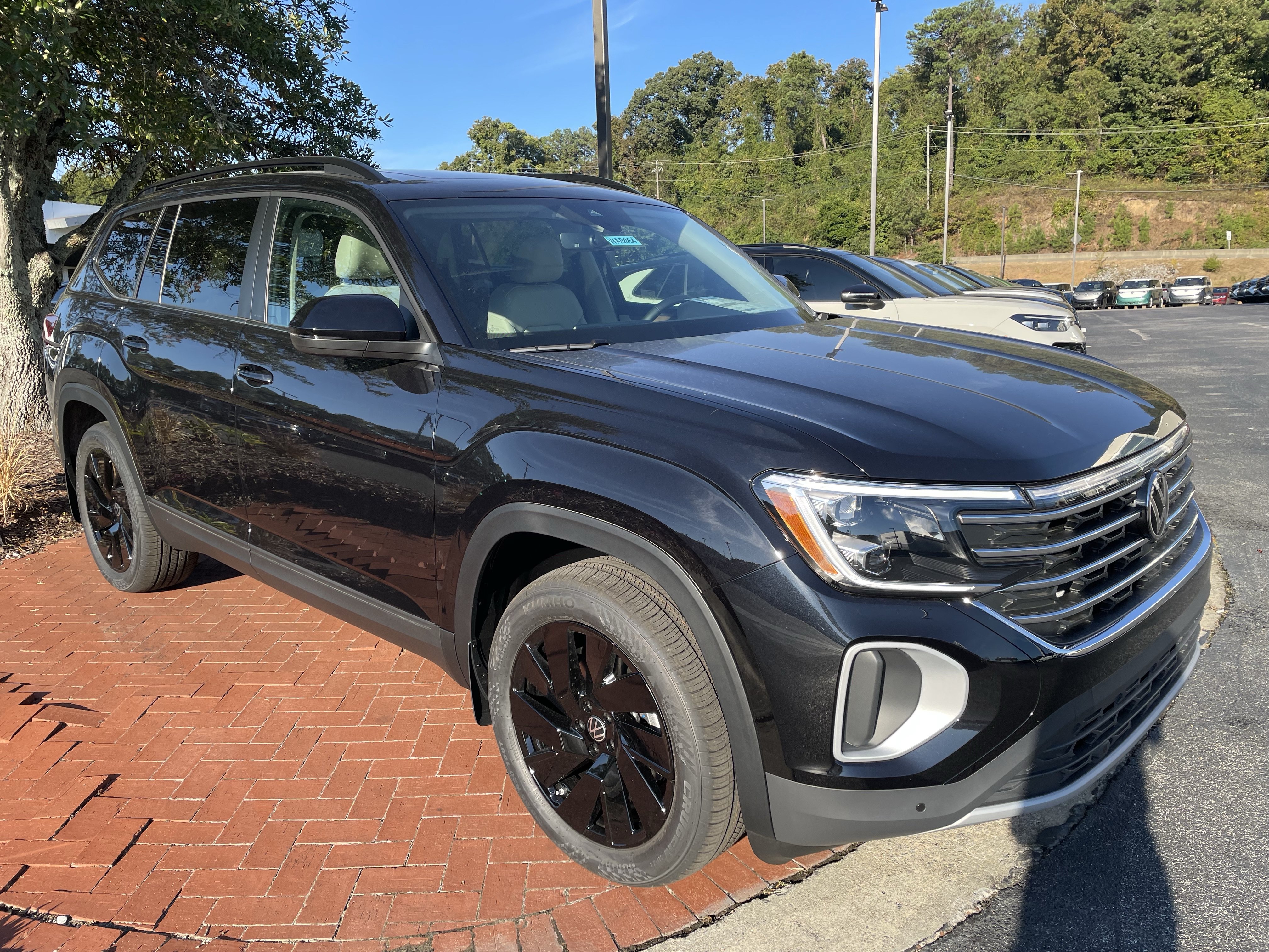 New 2026 Volkswagen Atlas SE FWD image 3