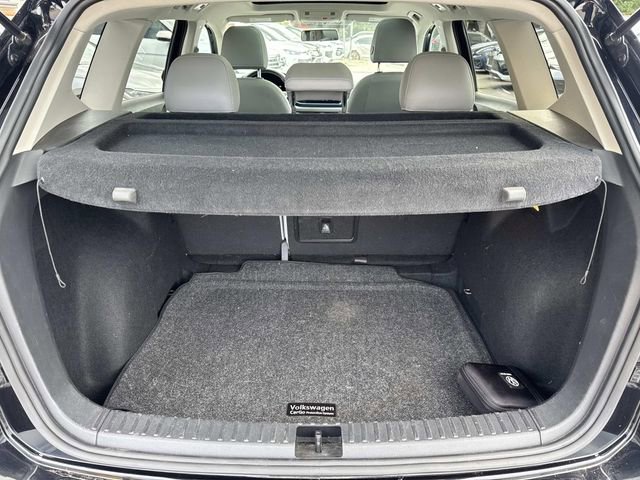 Certified 2022 Volkswagen Taos SE w/ Panoramic Sunroof Package image 5