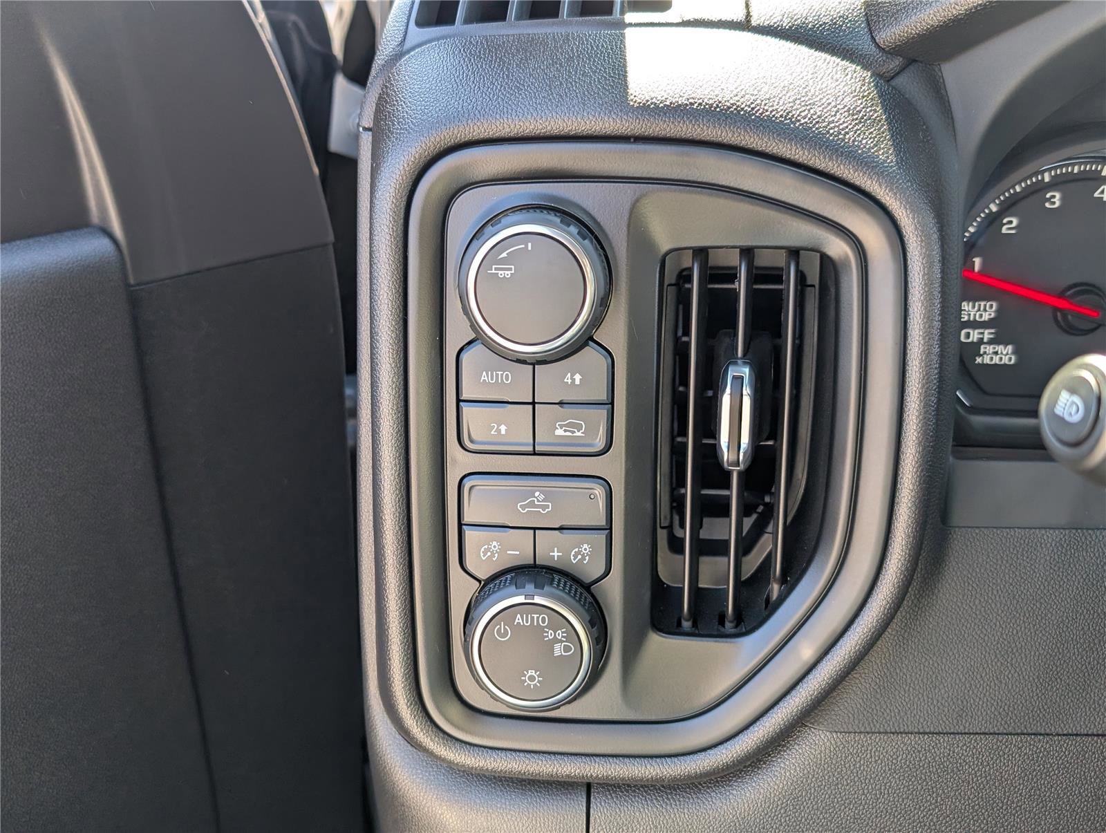 Used 2024 Chevrolet Silverado 1500 Custom image 21