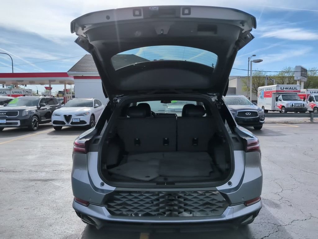 Used 2024 Chevrolet Equinox EV RS FWD image 16
