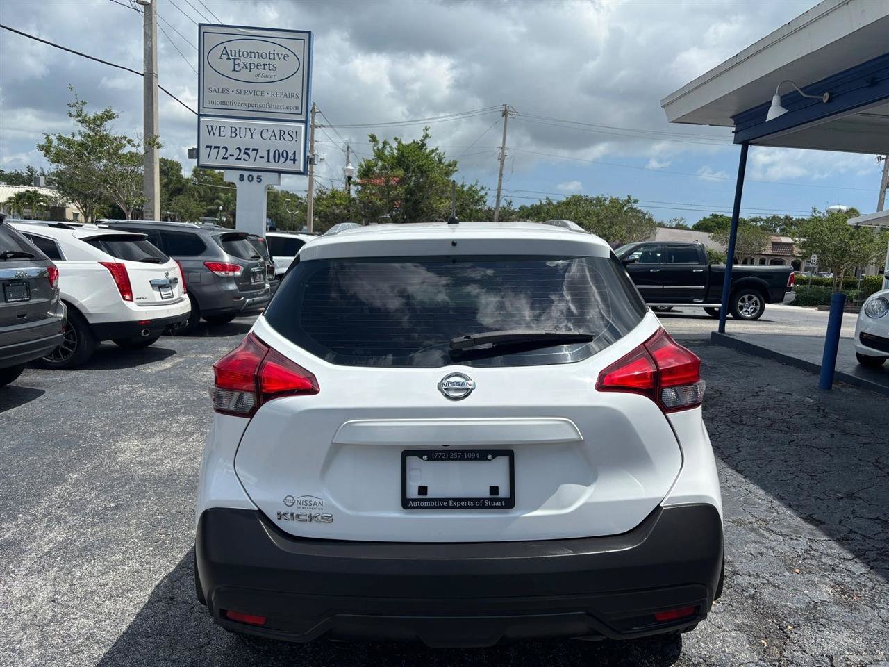Used 2019 Nissan Kicks S FWD image 4