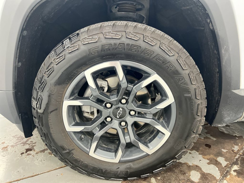 Used 2026 Chevrolet Equinox ACTIV w/ Safety and Technology Package AWD/4WD image 27