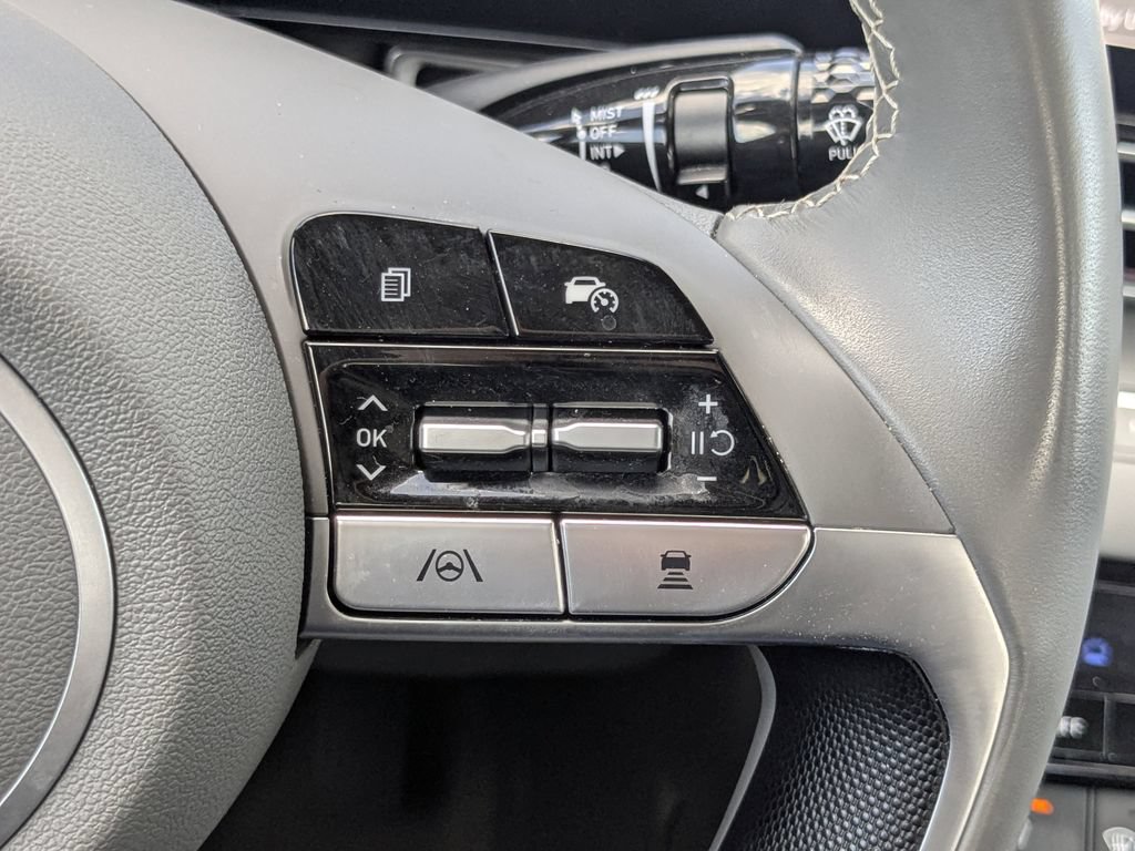 Used 2025 Hyundai Elantra SEL FWD image 31