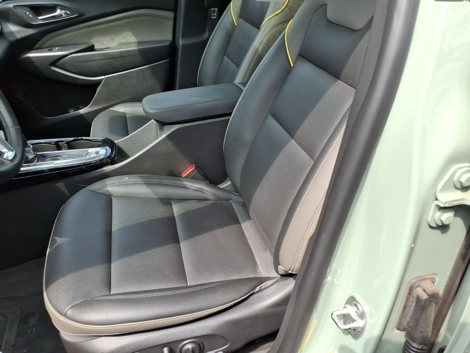 Used 2025 Chevrolet Trax ACTIV w/ Sunroof Package FWD image 9