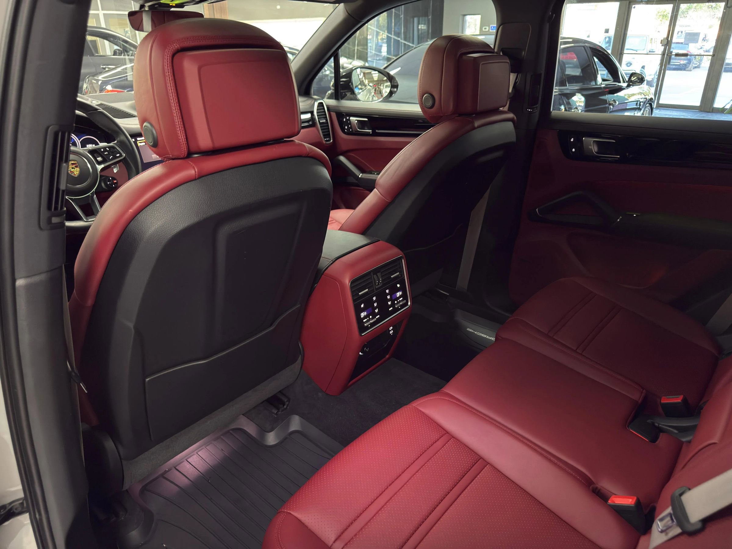 Used 2022 Porsche Cayenne Platinum Edition w/ Premium Package Plus AWD/4WD image 11