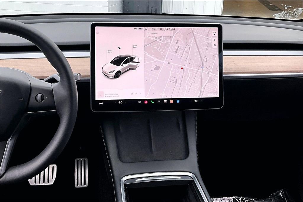 Used 2022 Tesla Model Y Performance image 9