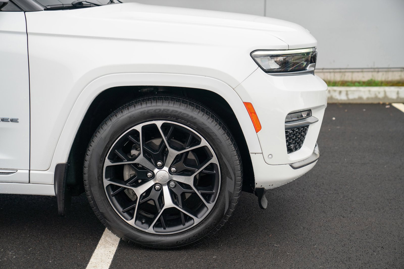 Used 2023 Jeep Grand Cherokee Summit image 9