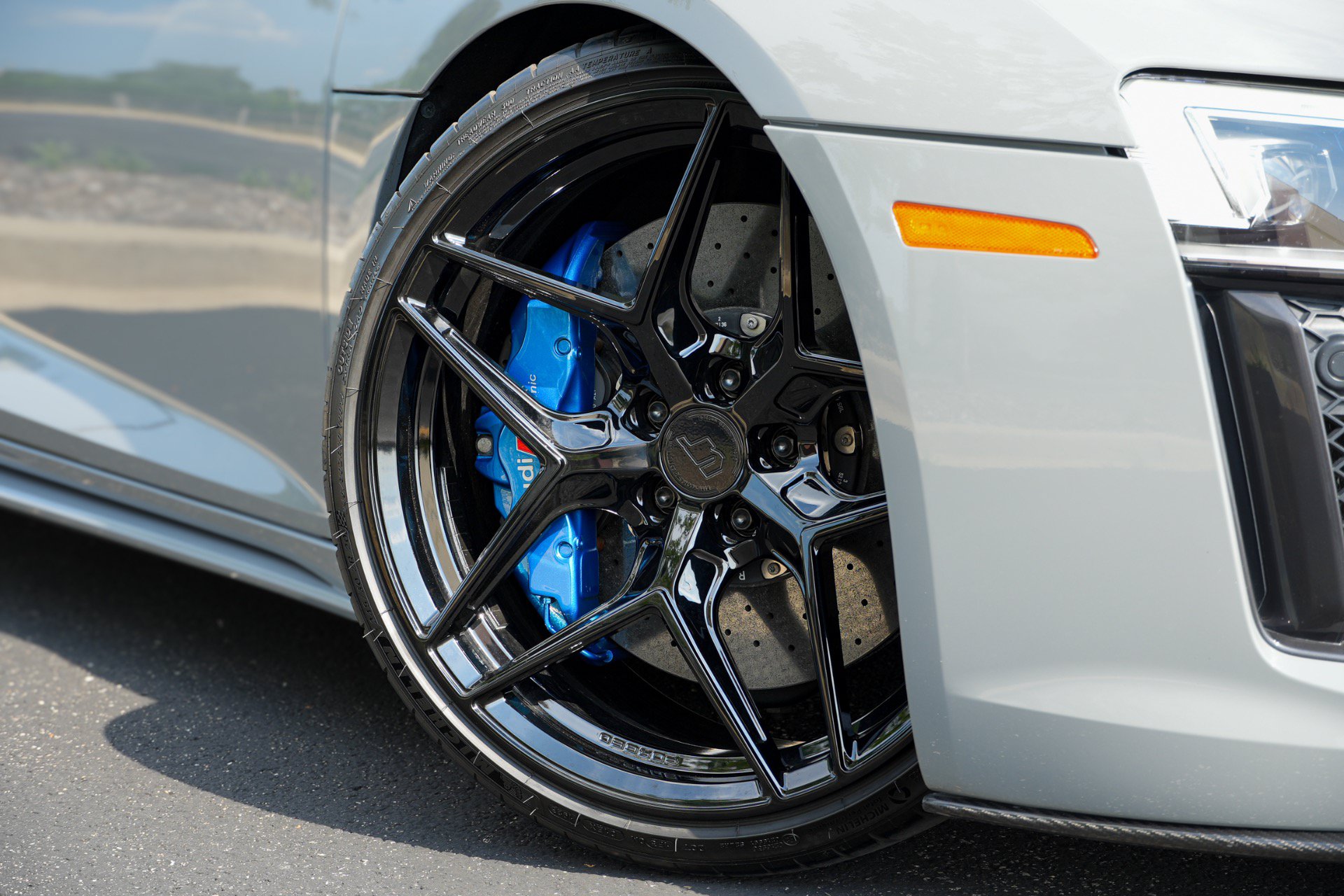 Used 2018 Audi R8 V10 plus AWD/4WD image 2