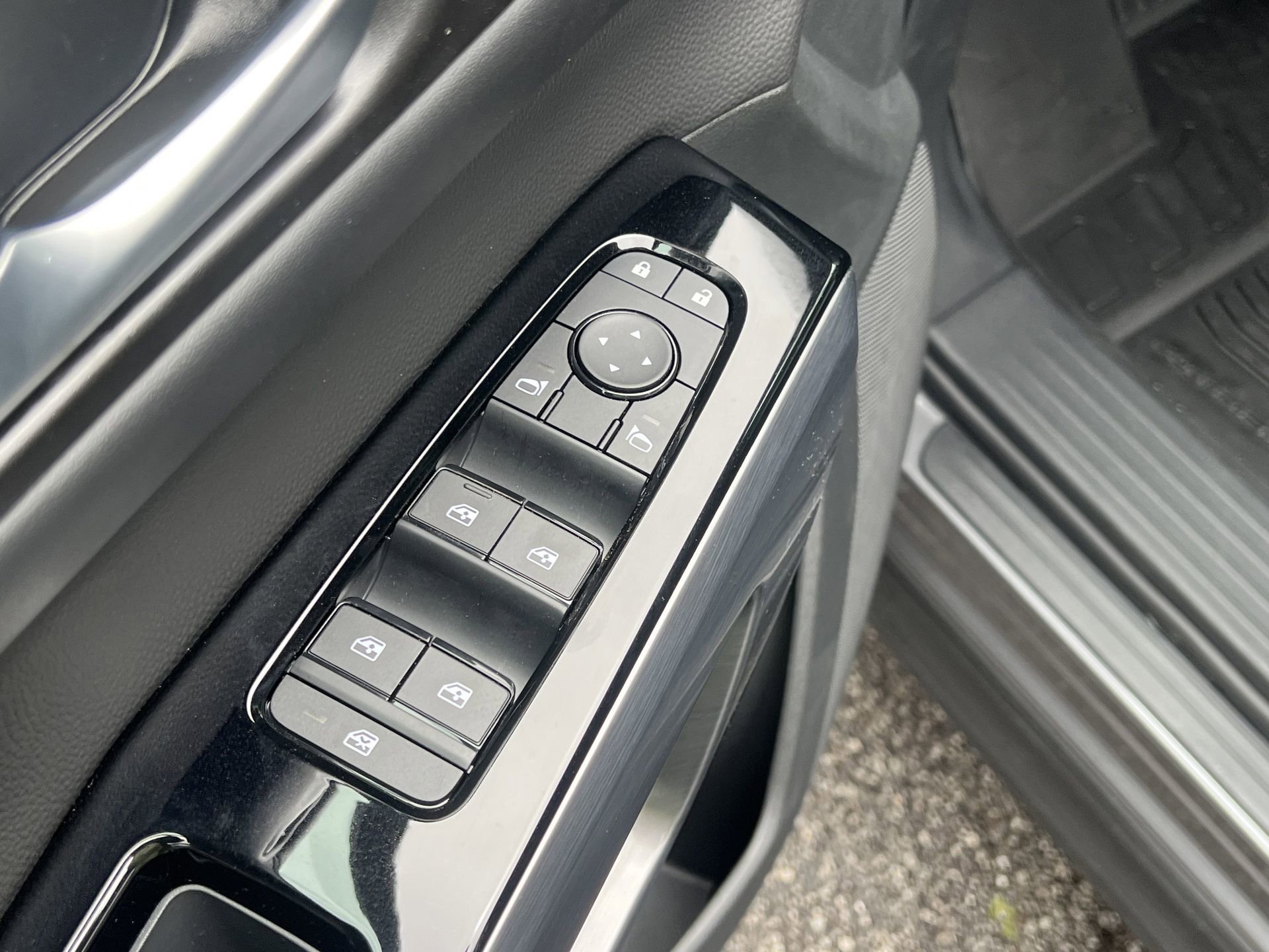 New 2026 Nissan Pathfinder SL FWD image 13