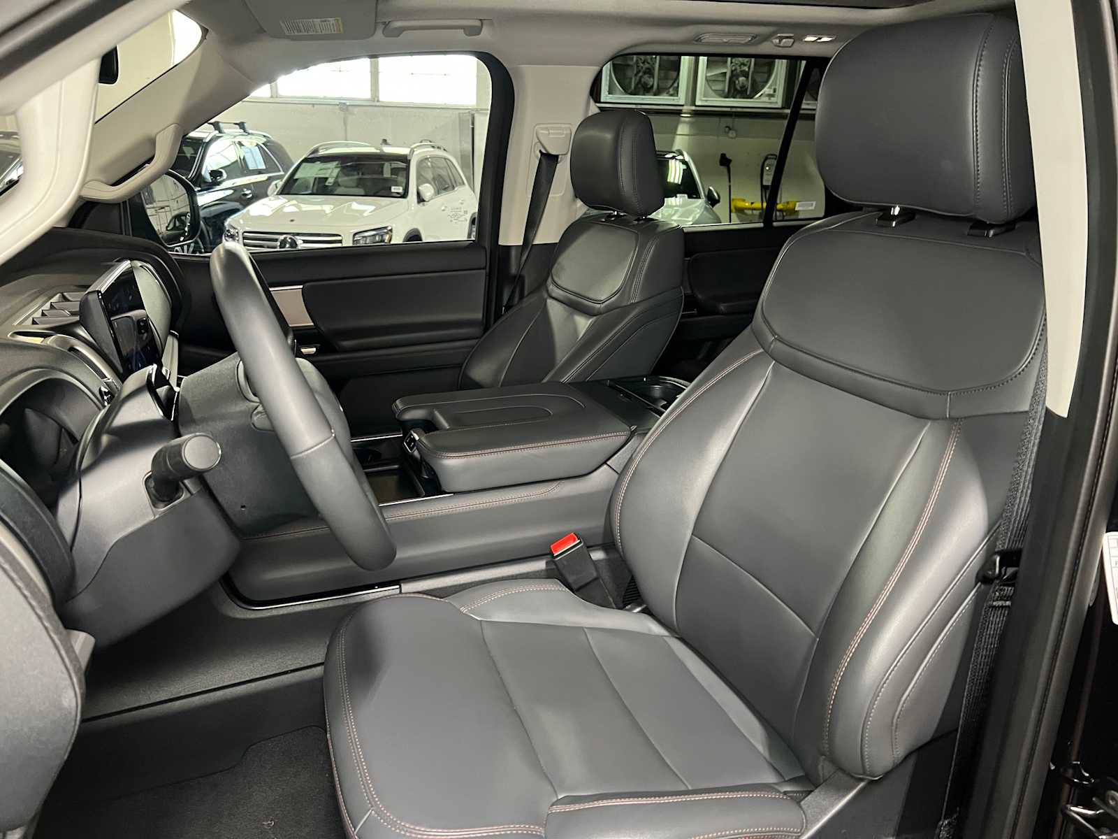Used 2025 Ford Expedition Active AWD/4WD image 26