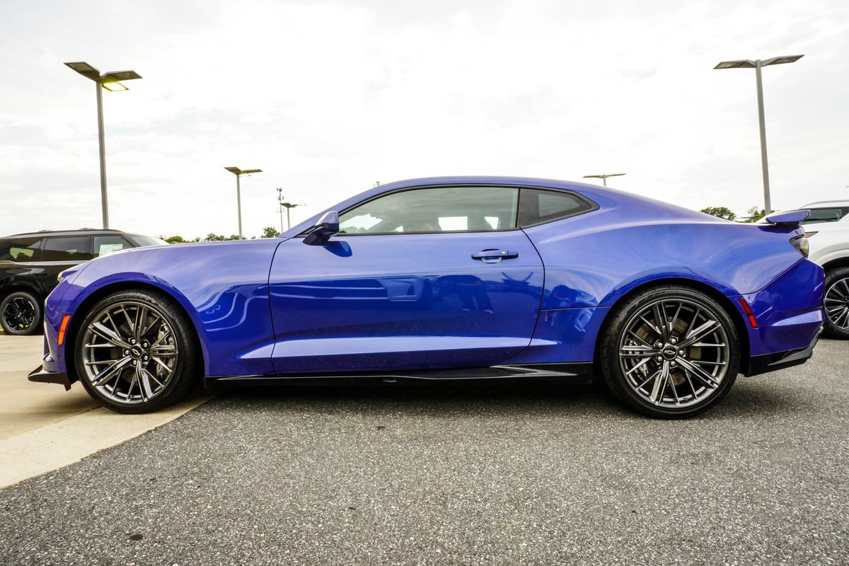 Used 2022 Chevrolet Camaro ZL1 RWD image 9