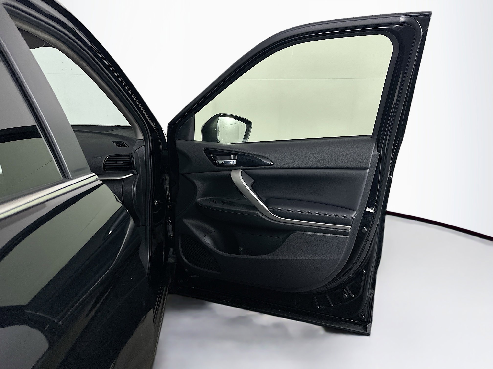 Used 2025 Mitsubishi Eclipse Cross SE image 32