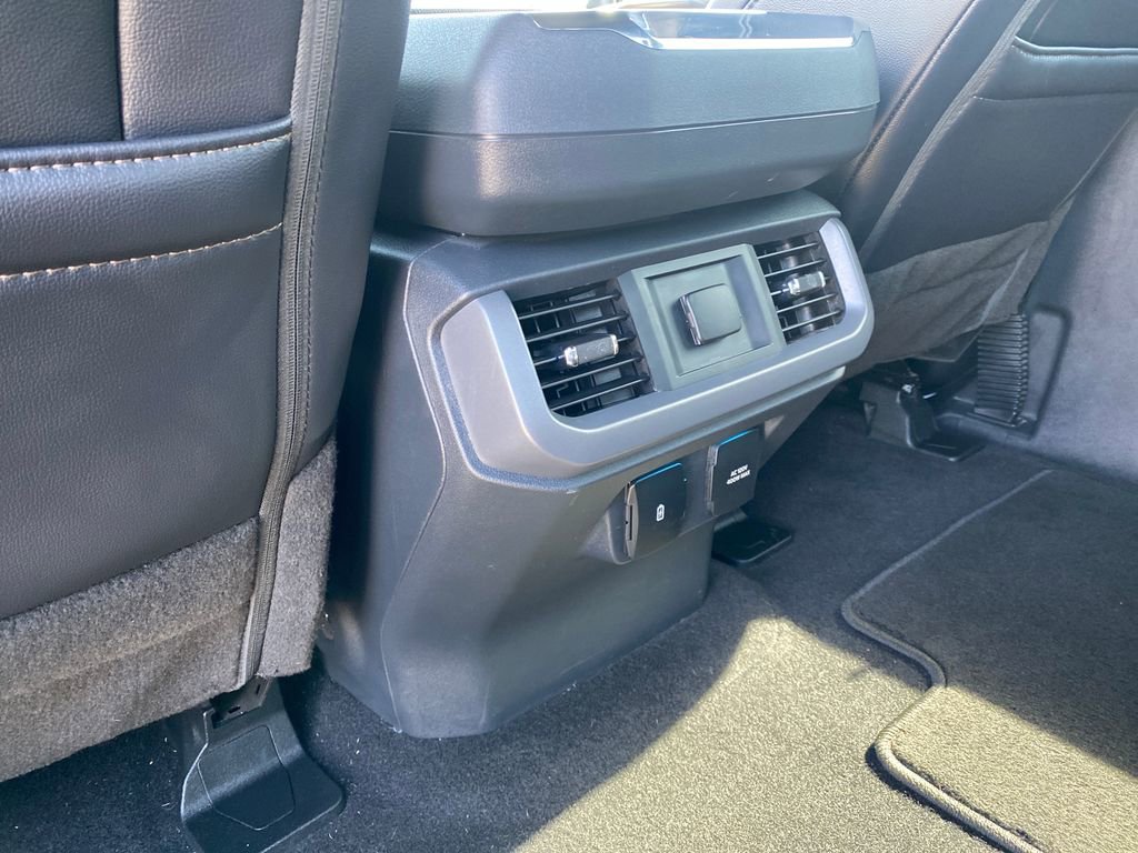 Used 2025 Ford F150 Lariat w/ Equipment Group 501A Mid image 24