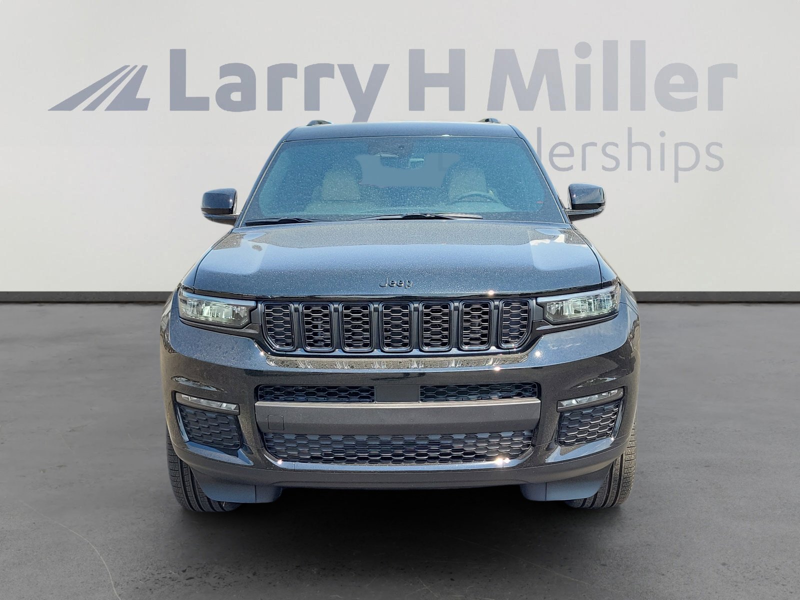 New 2025 Jeep Grand Cherokee L Limited w/ Black Appearance Package image 9