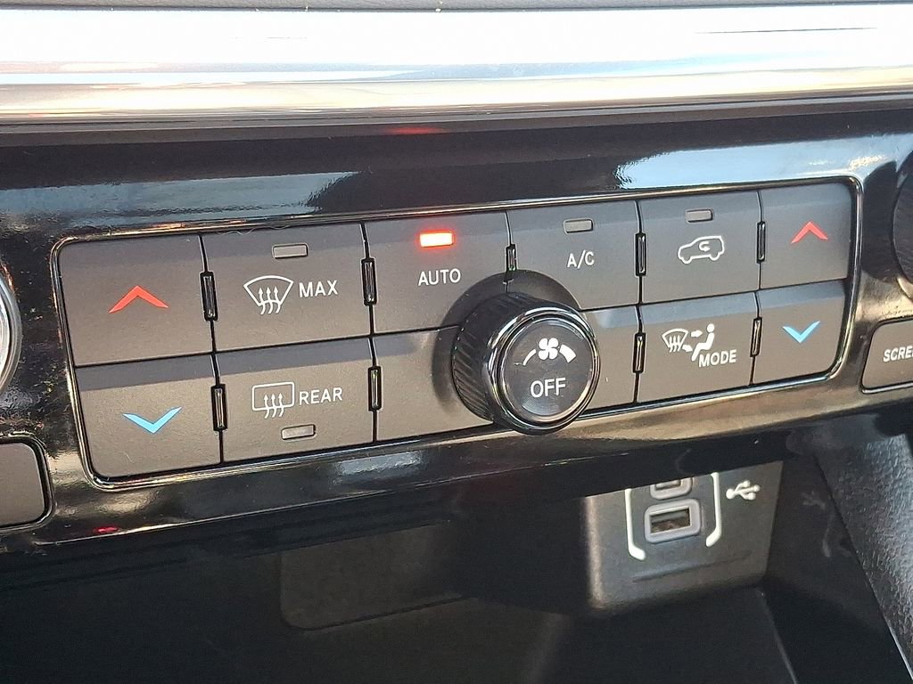 Used 2023 Jeep Compass Limited w/ Sun and Sound Group AWD/4WD image 17