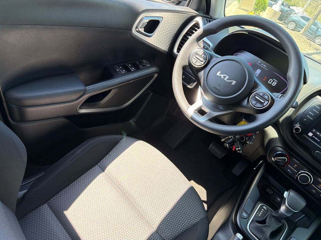 Used 2023 Kia Soul LX w/ LX Technology Package FWD image 14