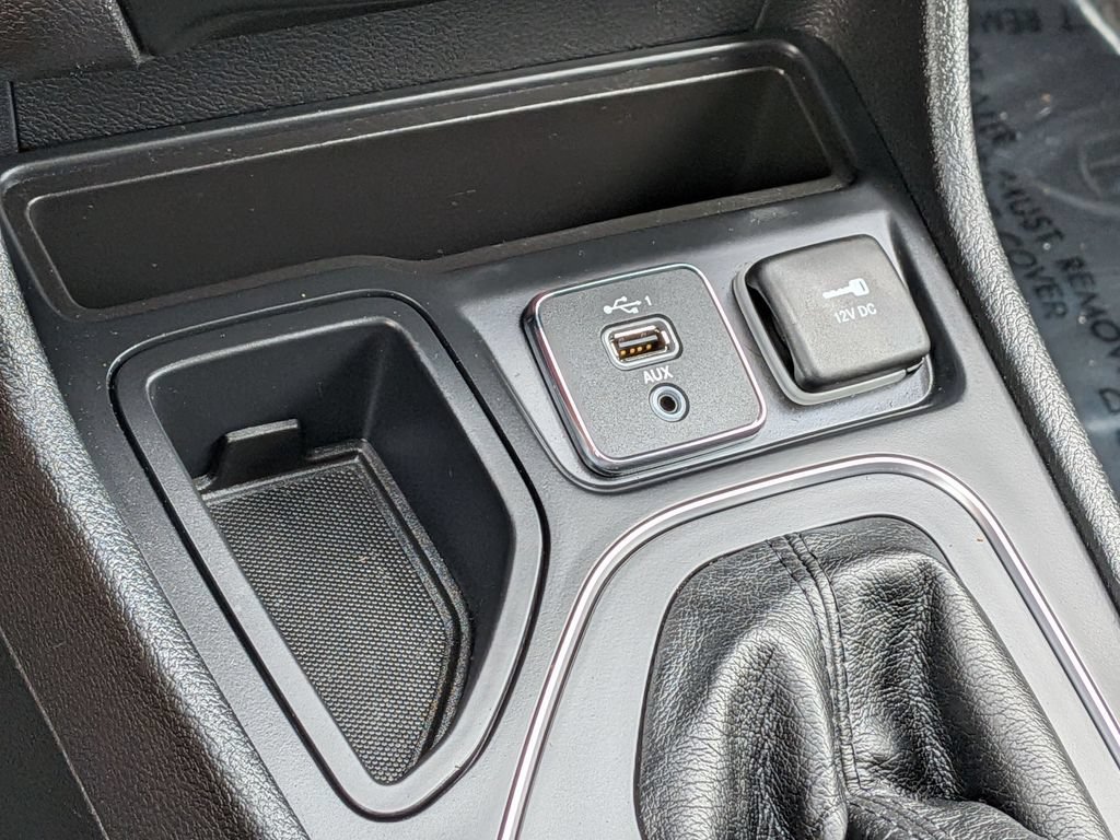 Used 2019 Jeep Cherokee Latitude w/ Popular Appearance Group FWD image 23