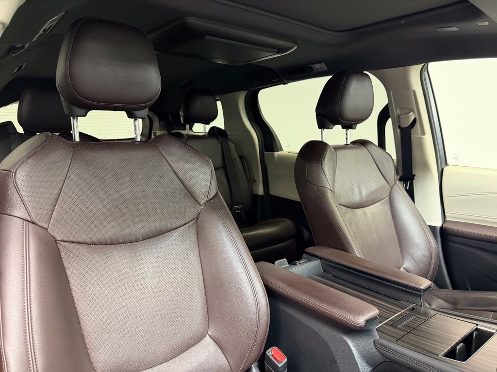 Used 2021 Toyota Sienna Platinum FWD image 12
