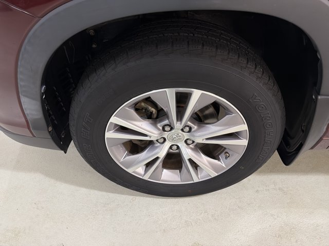 Used 2014 Toyota Highlander XLE AWD/4WD image 11
