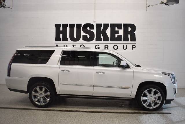 Used 2017 Cadillac Escalade ESV Premium Luxury AWD/4WD image 2