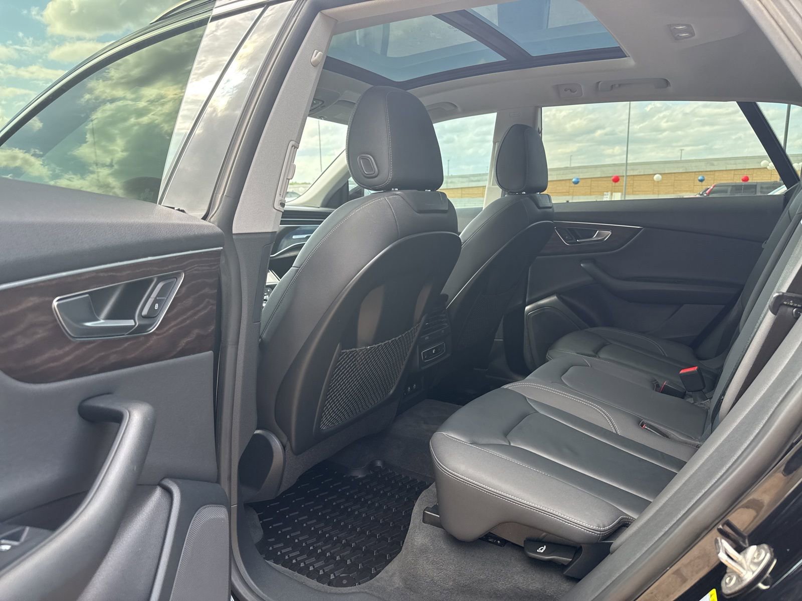 Used 2019 Audi Q8 Premium w/ Convenience Package AWD/4WD image 27