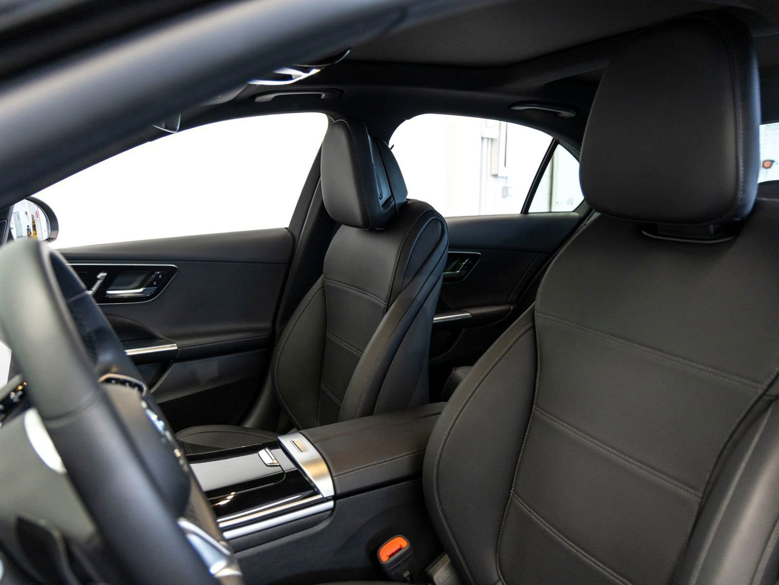 Used 2025 Mercedes-Benz C 300 Sedan image 13