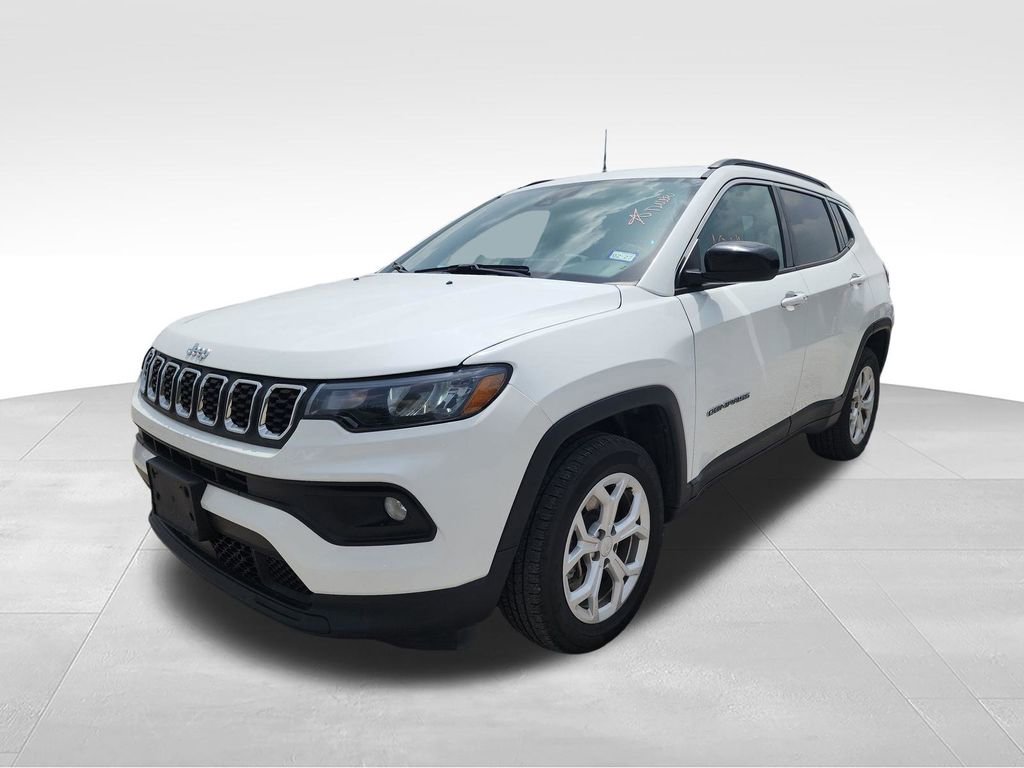 Used 2024 Jeep Compass Latitude AWD/4WD image 4