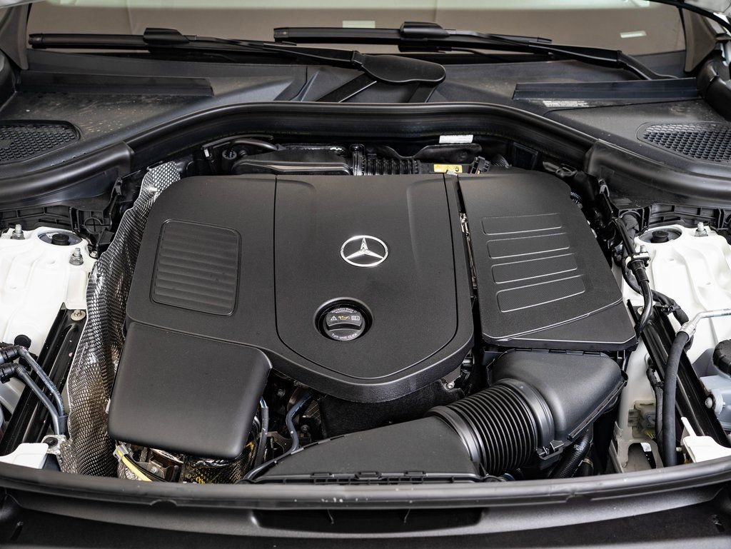 Used 2025 Mercedes-Benz GLC 300 4MATIC image 36